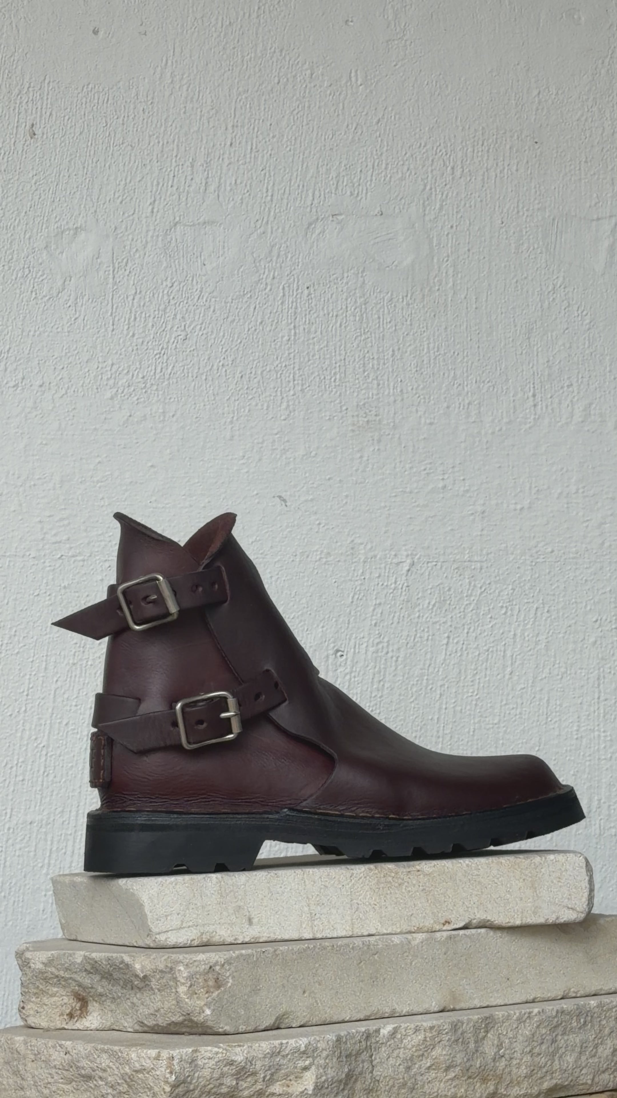 brown boot silver vid