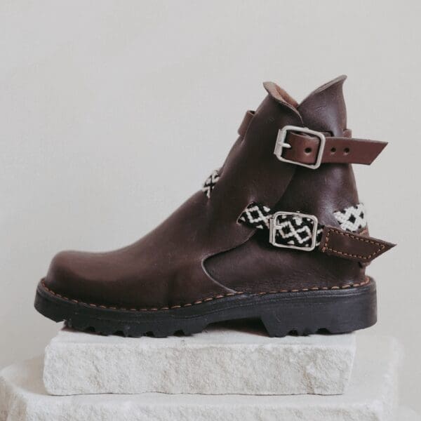 Brown Macramé Straps 39€ / R650