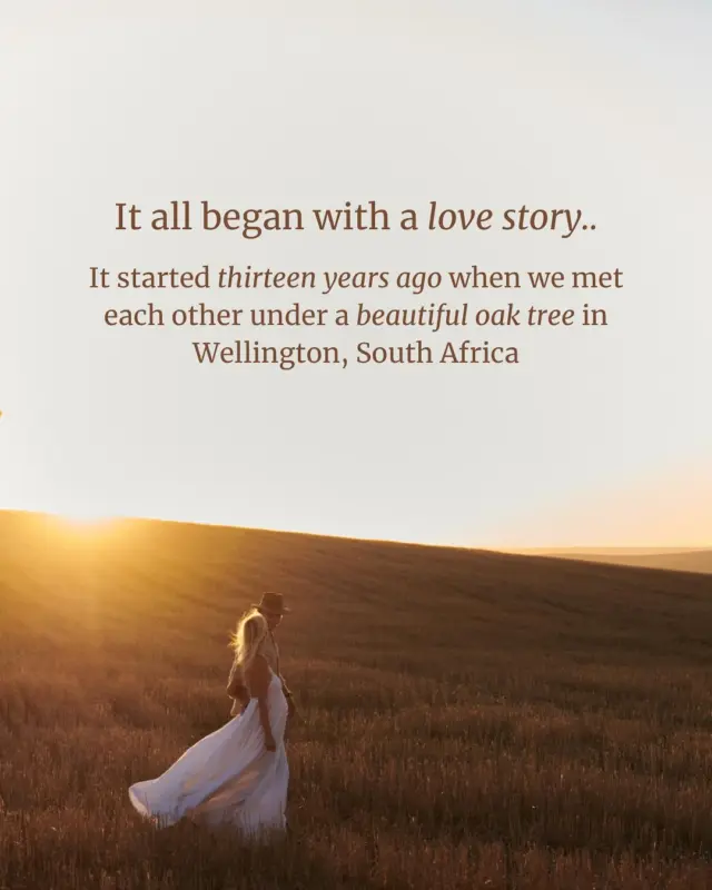 Wir werden oft gefragt, wie wir nach Südafrika gekommen sind. Die Antwort ist ganz einfach: eine Liebesgeschichte, die unter einer Eiche in Wellington begann 🤎Fotograf: @anne_timmer Styling: @jettekevanlexmond