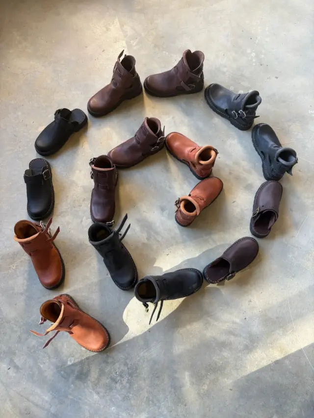 Did you know every pair of ROFs is made from vegetable-tanned leather?

It’s a natural process that uses no harsh chemicals and allows the leather to age, soften and take the shape of your foot over time. This why no two pairs ever look exactly the same 🤎